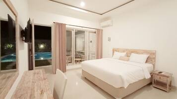 In-room safe, desk, soundproofing, free WiFi