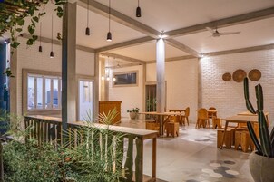 Se sirven desayunos y almuerzos