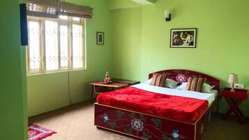 5 chambres, fer et planche à repasser, Wi-Fi, draps fournis