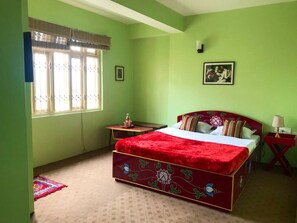 5 quartos, ferros/tábuas de passar roupa, Wi-Fi, roupa de cama