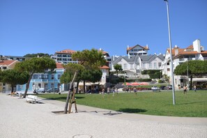 Exterior - Palm Tree -Apartment with sea view, 65 m. from the beach with pool and garage (São Martinho do Porto)