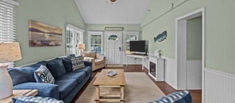 Adorable Beach Home on Quiet Street / Short 1 Block Walk to Beach / Screen Porch!
