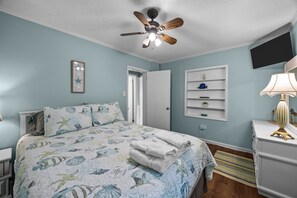 2 bedrooms, WiFi, bed sheets - Adorable Beach Home on Quiet Street / Short 1 Block Walk to Beach / Screen Porch! (Isle Of Palms)