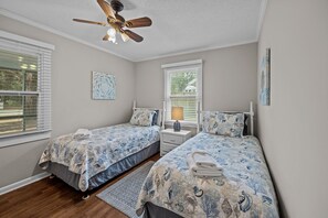 2 bedrooms, WiFi, bed sheets - Adorable Beach Home on Quiet Street / Short 1 Block Walk to Beach / Screen Porch! (Isle Of Palms)