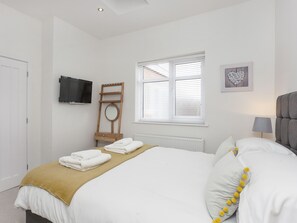 2 bedrooms, iron/ironing board, free WiFi, bed sheets - White House Luxury Apartments- Apartment C (York)