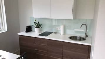 Míní-ísskápur, örbylgjuofn, eldavélarhellur, uppþvottavél