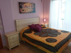 3 chambres, fer et planche à repasser, lit parapluie, Wi-Fi gratuit