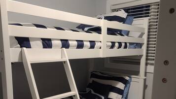 5 soverom, strykejern/-brett, wi-fi (inkludert) og sengetøy