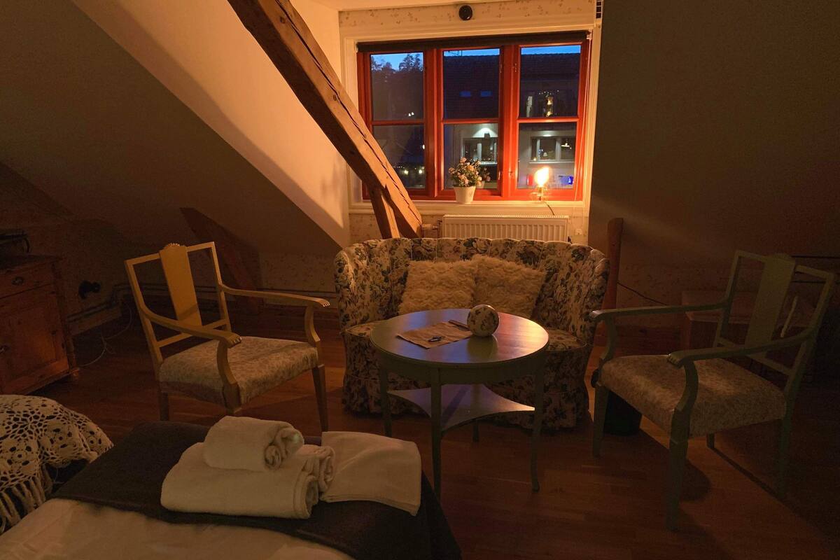 Traditional Double Room, 1 Bedroom (A) | Down duvets, individually decorated, individually furnished