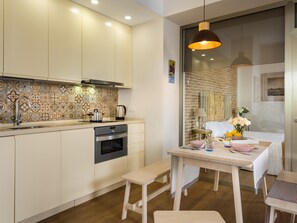 Fridge, microwave, oven, dishwasher