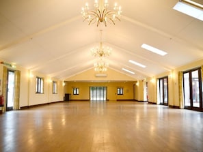 Banquet hall - Kestrel Barn, Sleeps 10+2 (5 Bedrooms) (Norfolk)