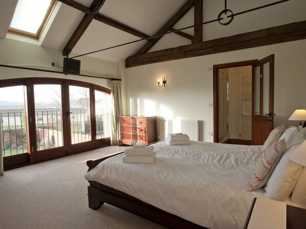 5 Schlafzimmer, Zimmersafe, Bügeleisen/Bügelbrett, Reisekinderbett