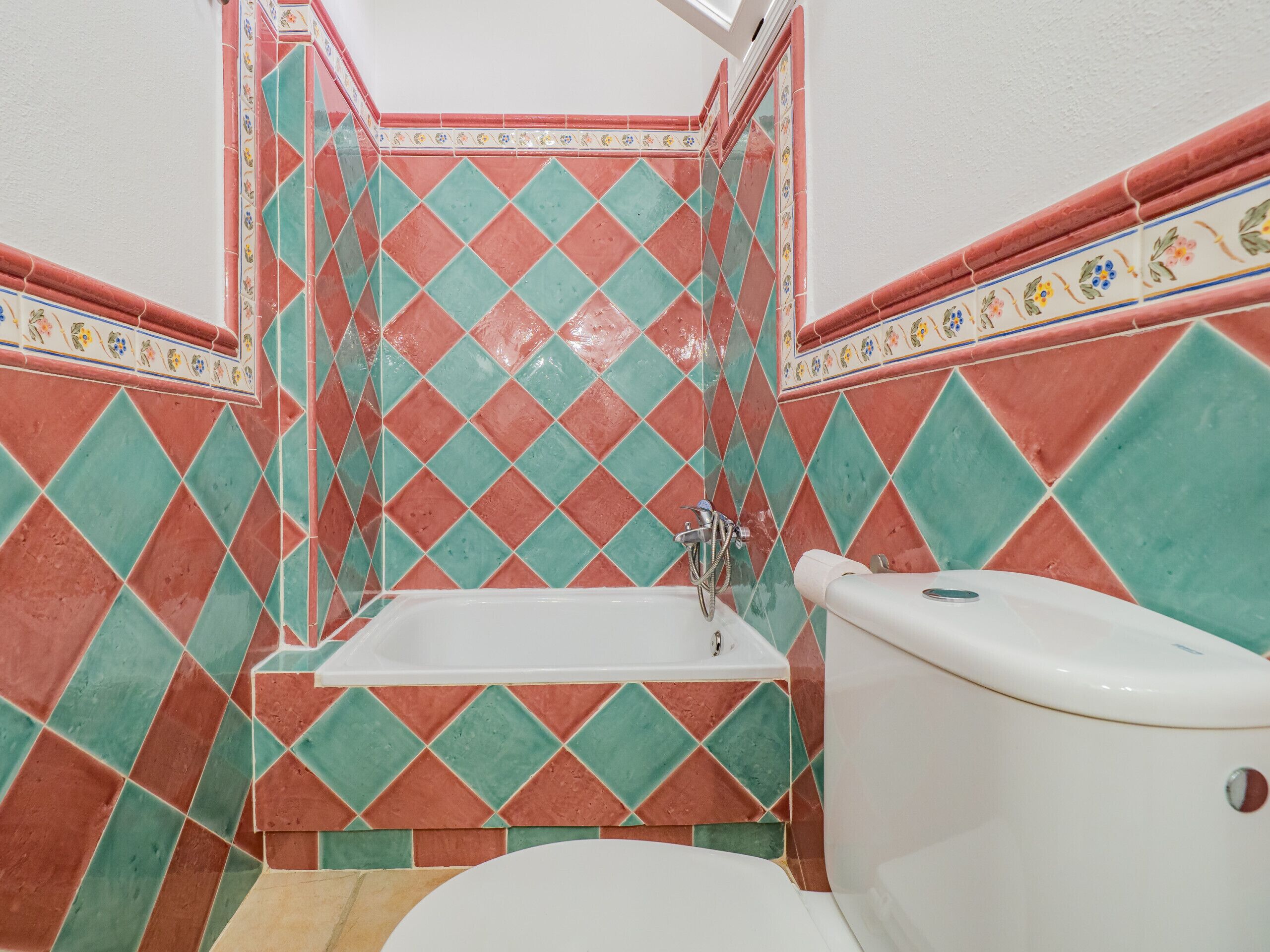 Kylpyamme, hiustenkuivaaja, pyyhkeet