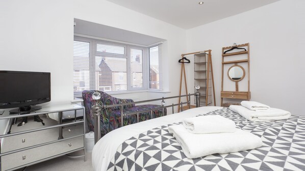 3 bedrooms, free WiFi, bed sheets