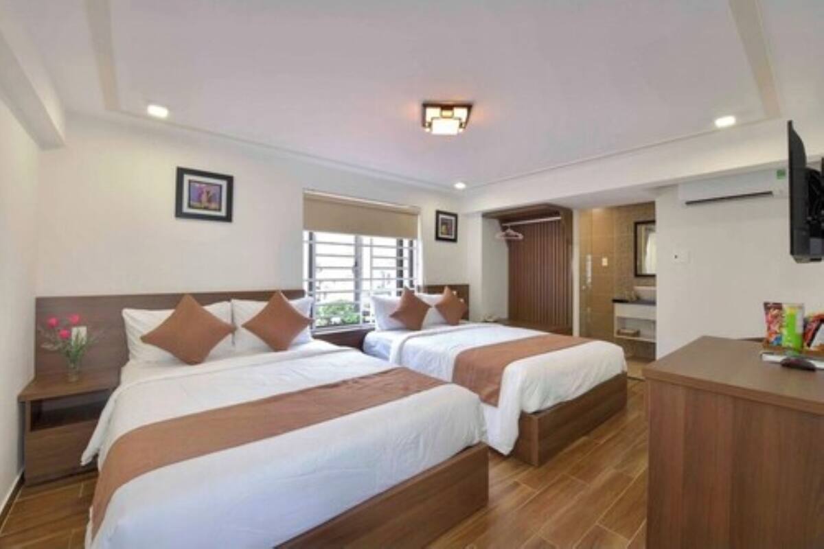 Family Balcony With Courtyard View | Minibar, két bảo mật tại phòng, bàn