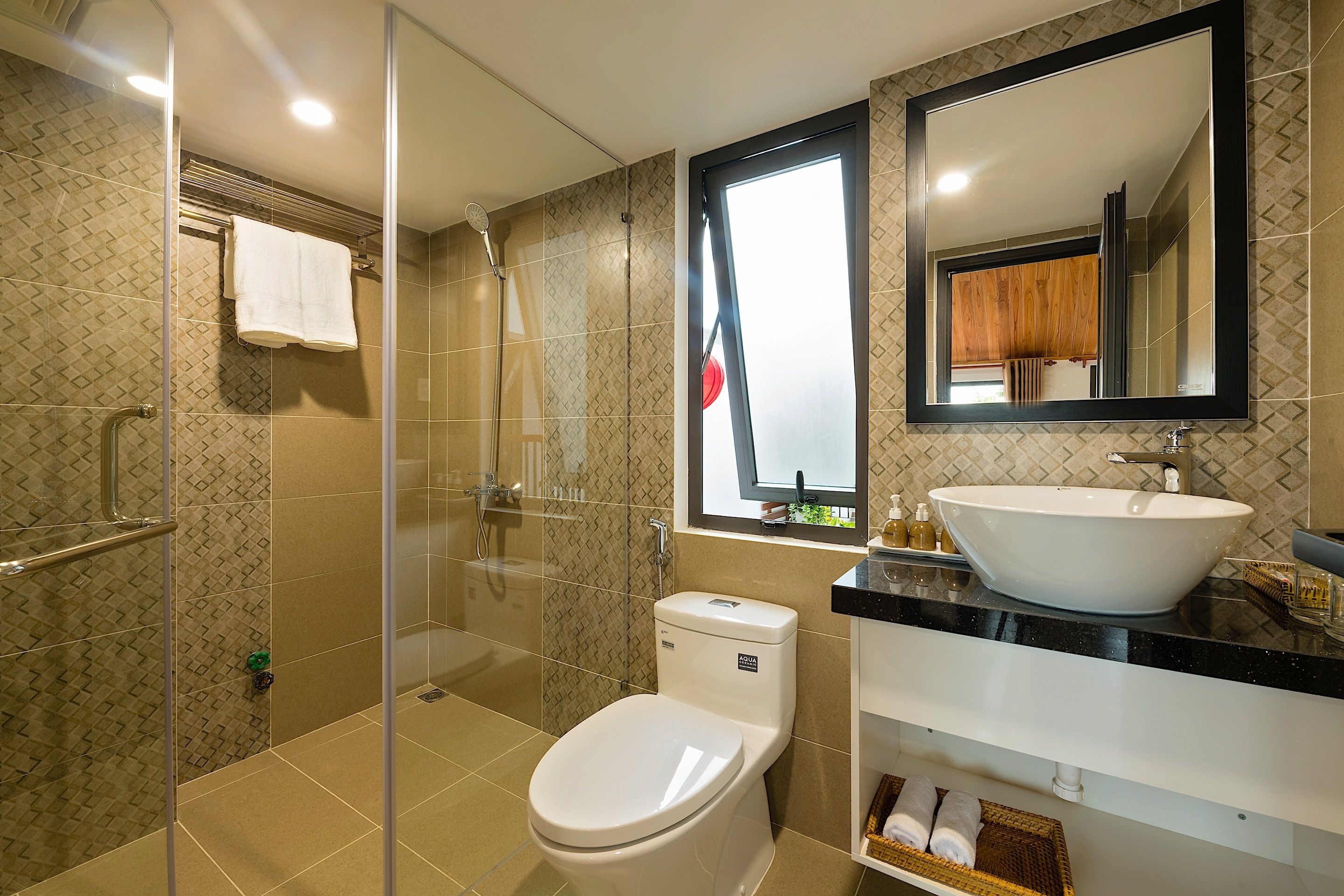 shower, free toiletries, hair dryer, slippers