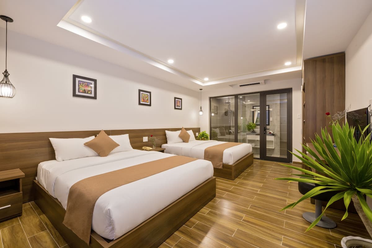 Minibar, két bảo mật tại phòng, bàn