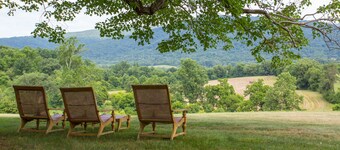 Ramsay Estate Cottage – Luxury Vineyard Retreat with Mountain Views