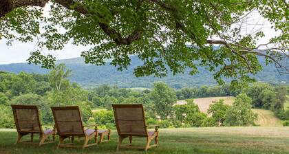 Ramsay Estate Cottage – Luxury Vineyard Retreat with Mountain Views