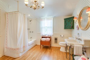 Een douche, een haardroger, handdoeken