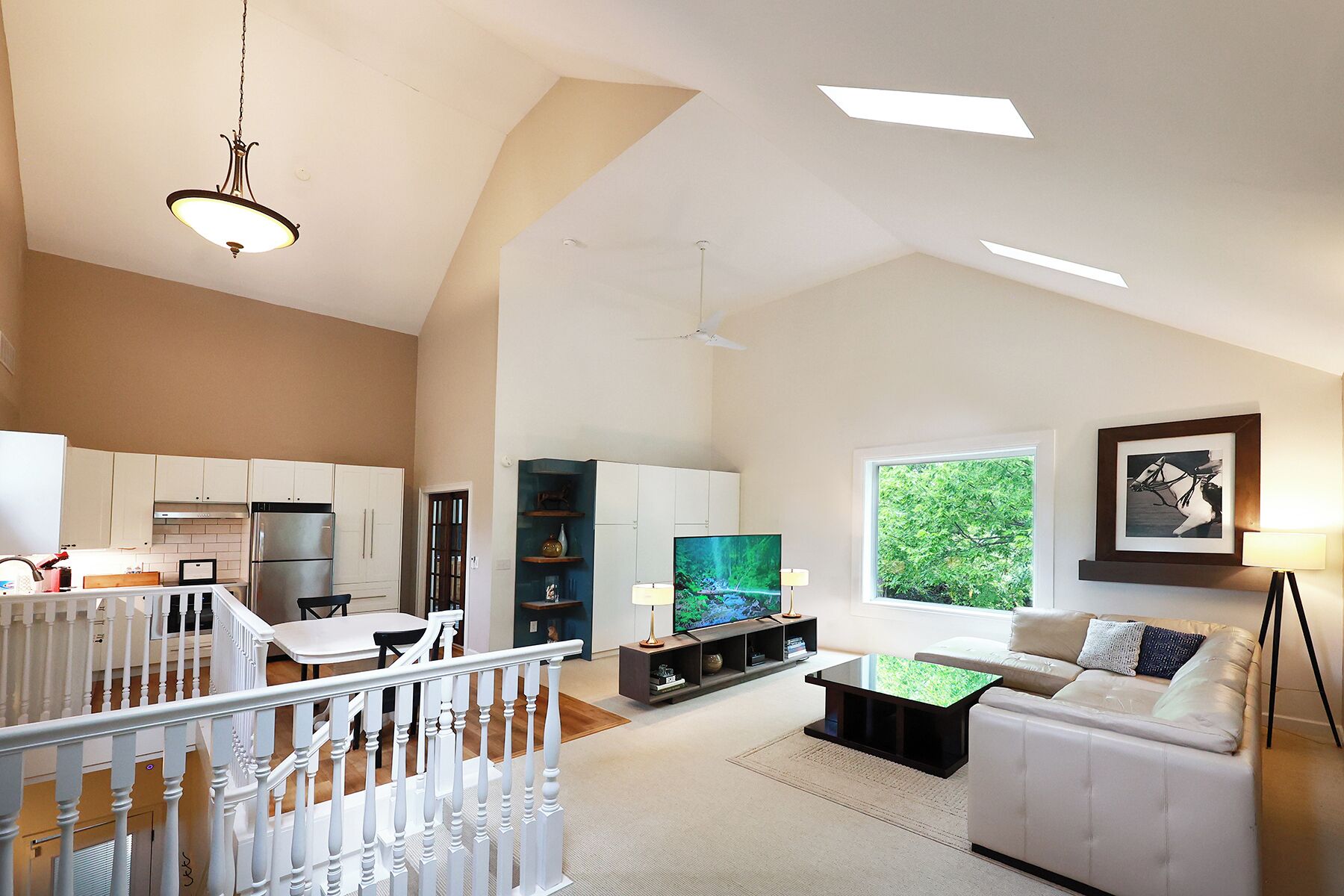 Smart-tv, boeken, een muziekbibliotheek en een filmbibliotheek