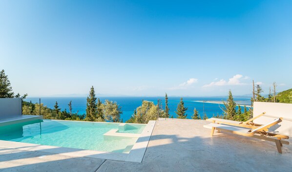 Pool - Ionion Theasis Villa, endless sea view, private pool & Jacuzzi (Lefkada)