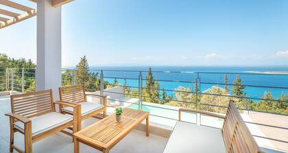 Ionion Theasis Villa, endless sea view, private pool & Jacuzzi