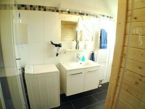 Shower, hair dryer - Penthousewohnung over 2 floors, with sauna and Raindance shower (Großenbrode)