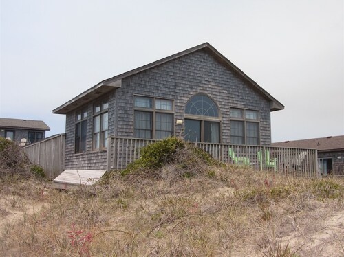 Venez séjourner chez Chez Toni et détendez-vous sur le pont tout en écoutant le surf!