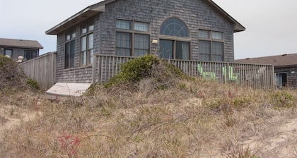 Venez séjourner chez Chez Toni et détendez-vous sur le pont tout en écoutant le surf!