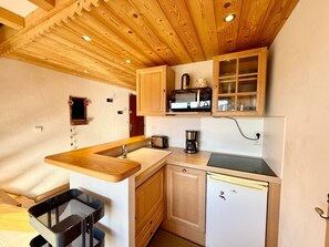 Fridge, microwave, dishwasher, coffee/tea maker