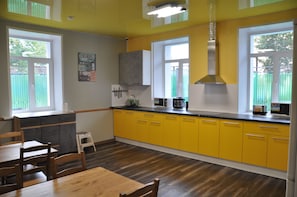 Full-sized fridge, microwave, stovetop, toaster