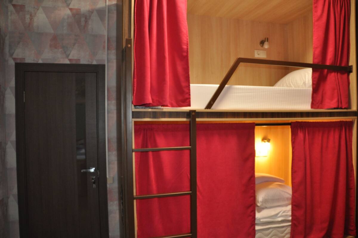 Slaapzaal, alleen voor vrouwen, gedeelde badkamer (6 Beds #5) | Lakens van Egyptisch katoen, luxe beddengoed, geluiddichte muren