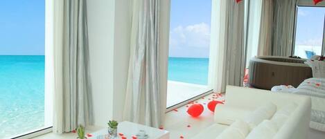 Signature Suite, 1 Bedroom | Minibar, in-room safe, desk, soundproofing