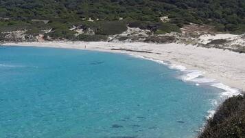 In Strandnähe, Liegestühle, Strandtücher