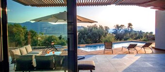 NEU // Moderne Villa - große Terrasse - beheiztes Schwimmbad