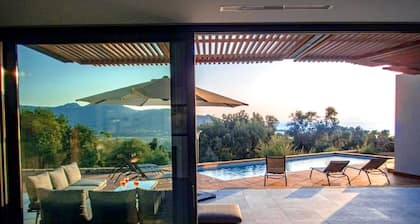 NEW // Contemporary villa - large terrace - heated swimming pool