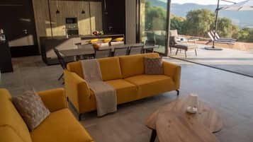 TV connectée, chaßne hi-fi, espaces bureaux