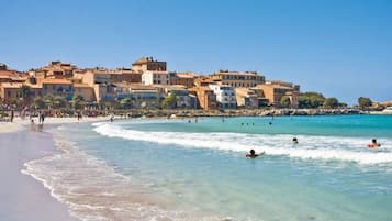 Beach nearby, sun-loungers, beach towels