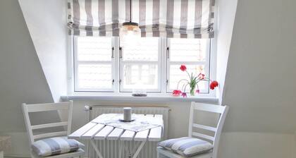 Ferienwohnung "Möwennest" im kleinen liebevoll restauriertem Kapitänshaus, unmittelbar am Kappelner Hafen, ist traumhaft schön und komfortabel eingerichtet
