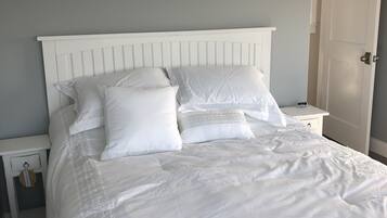 4 bedrooms, travel crib, WiFi, bed sheets