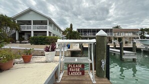 Unclassified image, 3 of 48, button - Lou & Mary`s Getaway ~ 2 bed 2 Bath home W/Dock, Inch Beach & Cabana Club (Key Colony Beach)