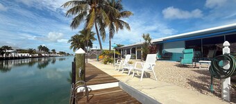 Lou & Mary`s Getaway ~ 2 bed 2 Bath home W/Dock, Inch Beach & Cabana Club