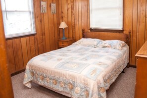 3 bedrooms, internet - The Beach Bux cottage is located one lot back and easy access to the beach! (Frisco)