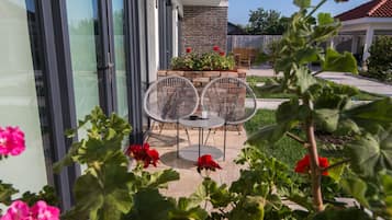 Family Room | Terrace/patio