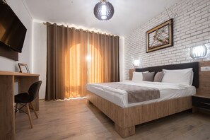 Double Room, 1 King Bed, Garden View