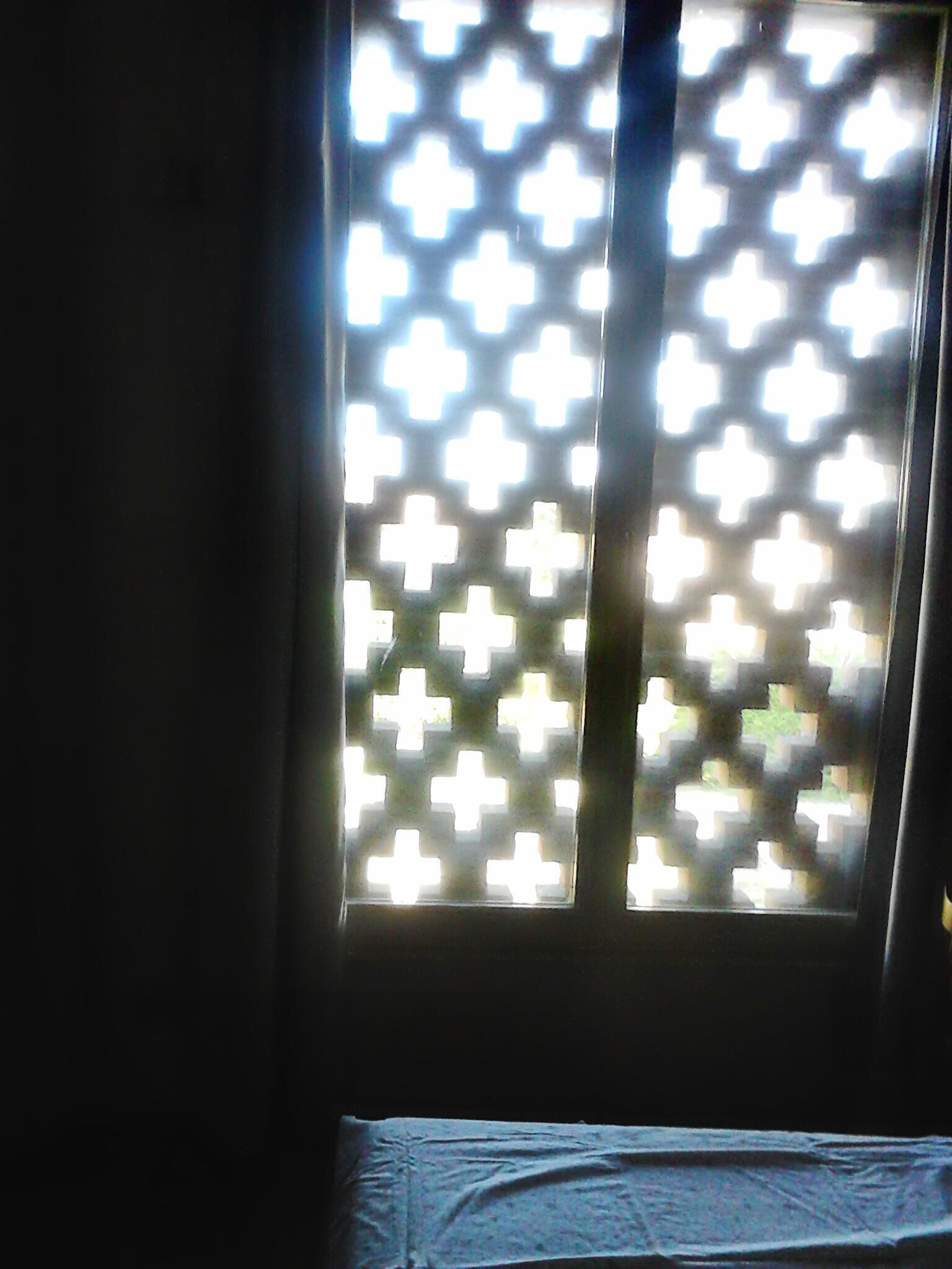 Tabla de planchar con plancha, wifi gratis y ropa de cama 