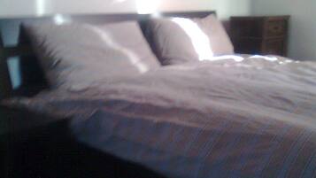 Iron/ironing board, free WiFi, bed sheets