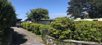 Lovely 3 Bedroom Bungalow on the shore of Lough Corrib (Oughterard.)