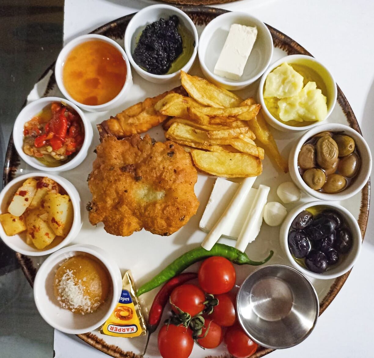 free daily full breakfast